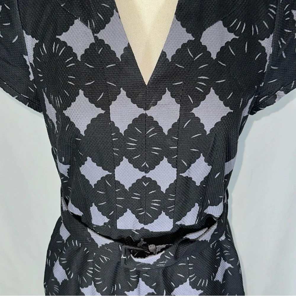 Boden • Purple Grey Black Floral Patterned Dress W/Belt Size 6R - Picture 2 of 13